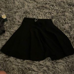 Cute black mini skirt!